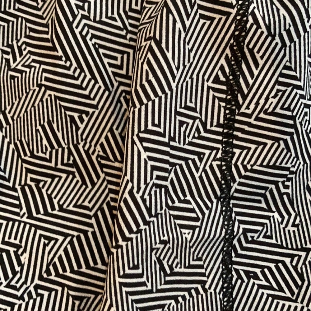 Lululemon Seawheeze Hotty Hot 🔥 Shorts RARE! NWT - Picture 4 of 6